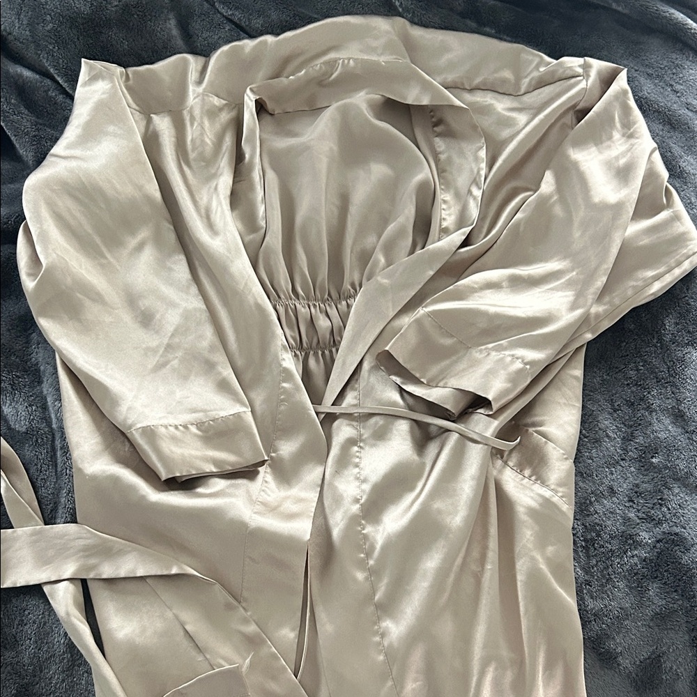 Victoria's Secret Luxurious Cream Satin Robe